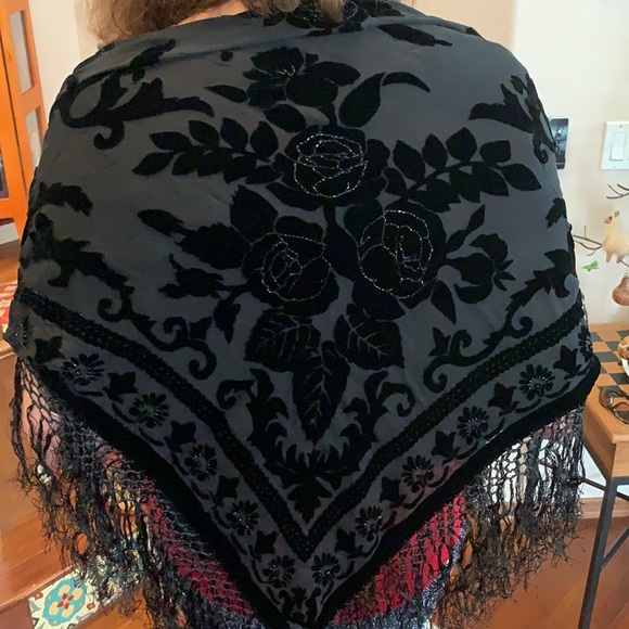 Mary Green Accessories - Lovely black evening wrap with velvet roses